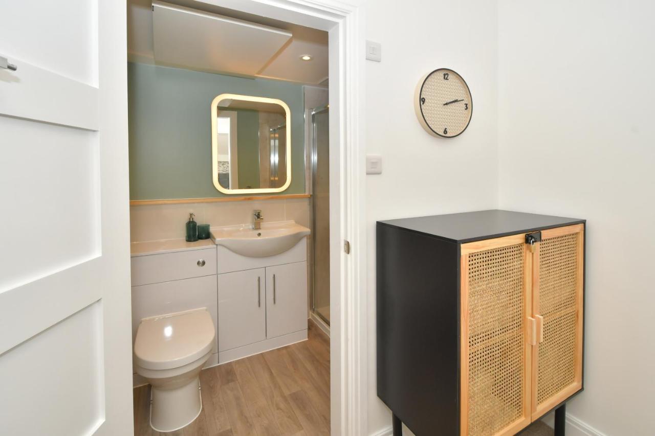 Antrobus Deluxe By Yourstays - 1 Bedroom Luxury In Apartment